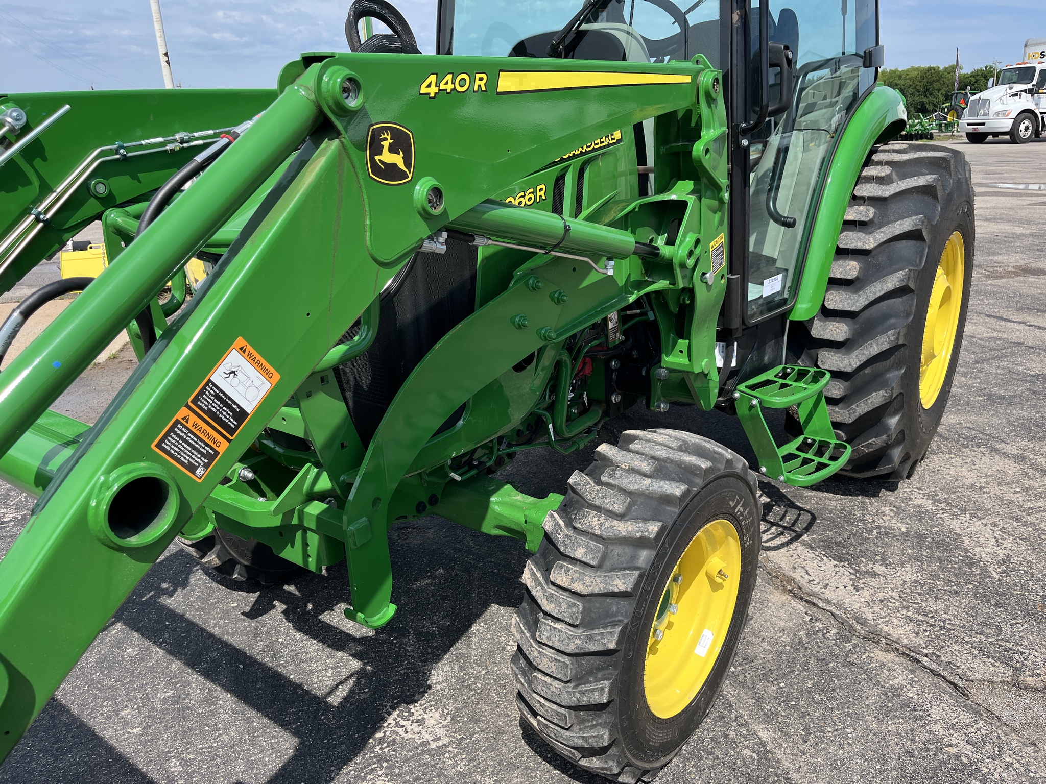 2023 John Deere 4066R Image 10