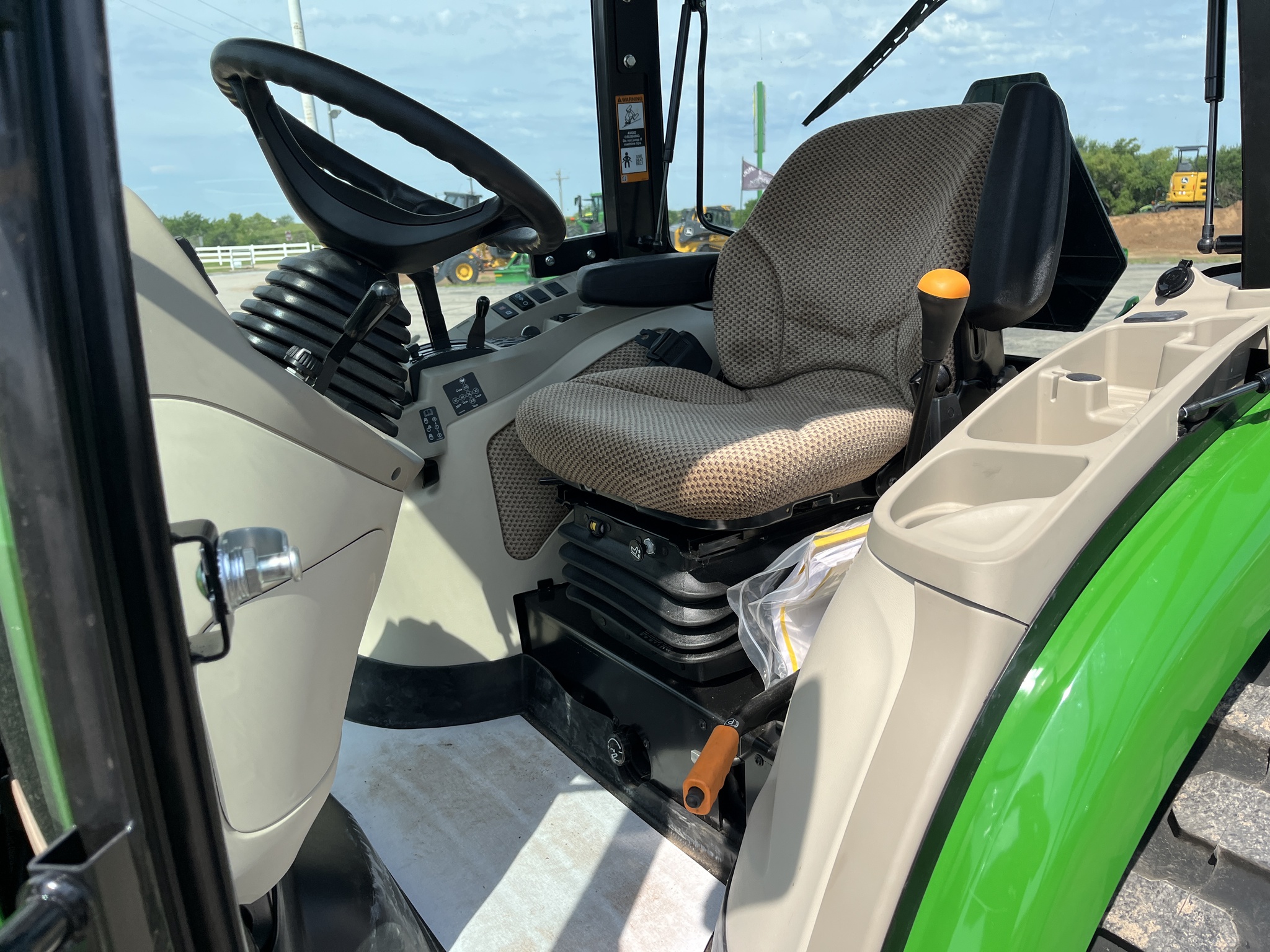 2023 John Deere 4066R Image 16