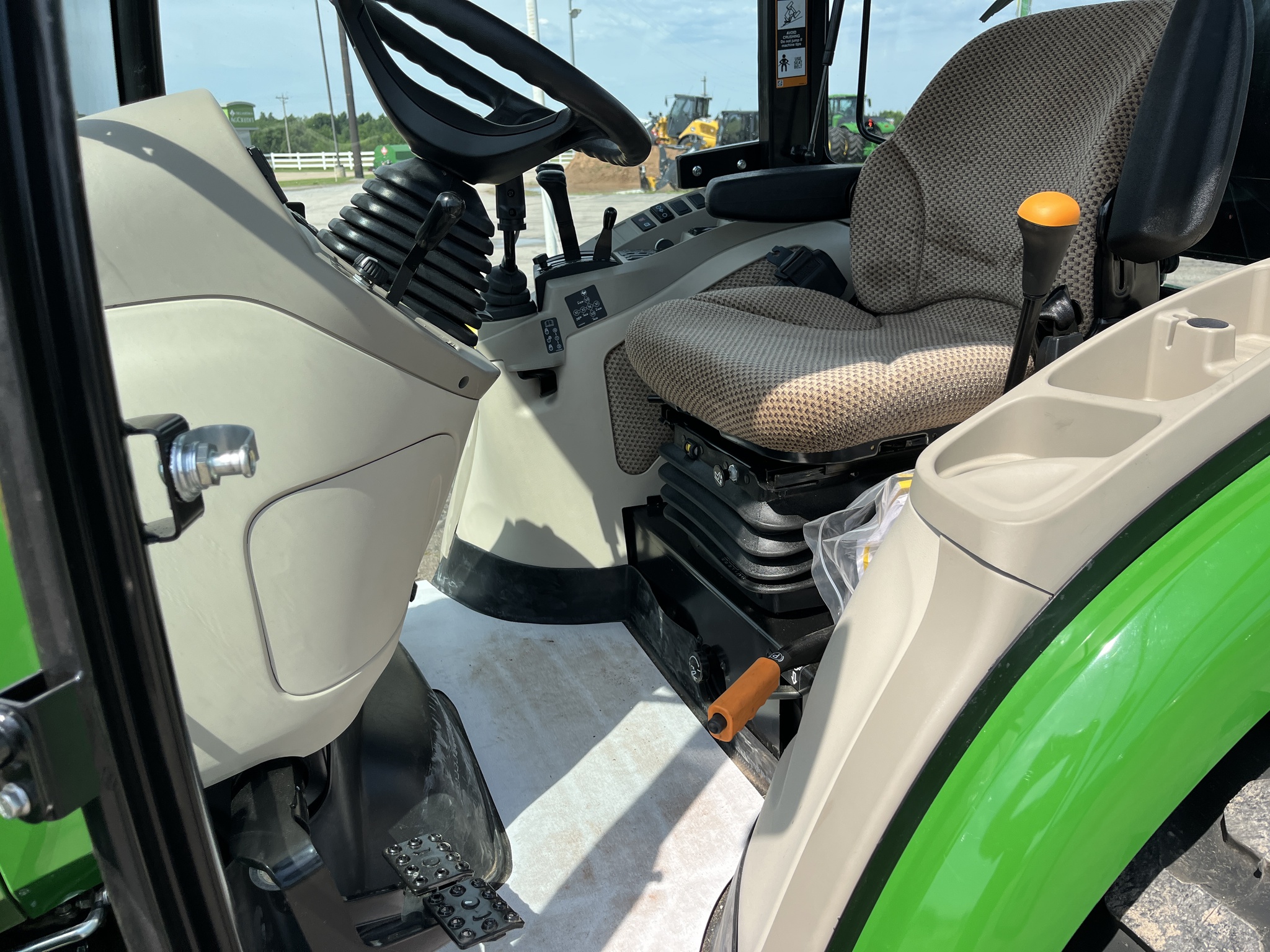 2023 John Deere 4066R Image 21