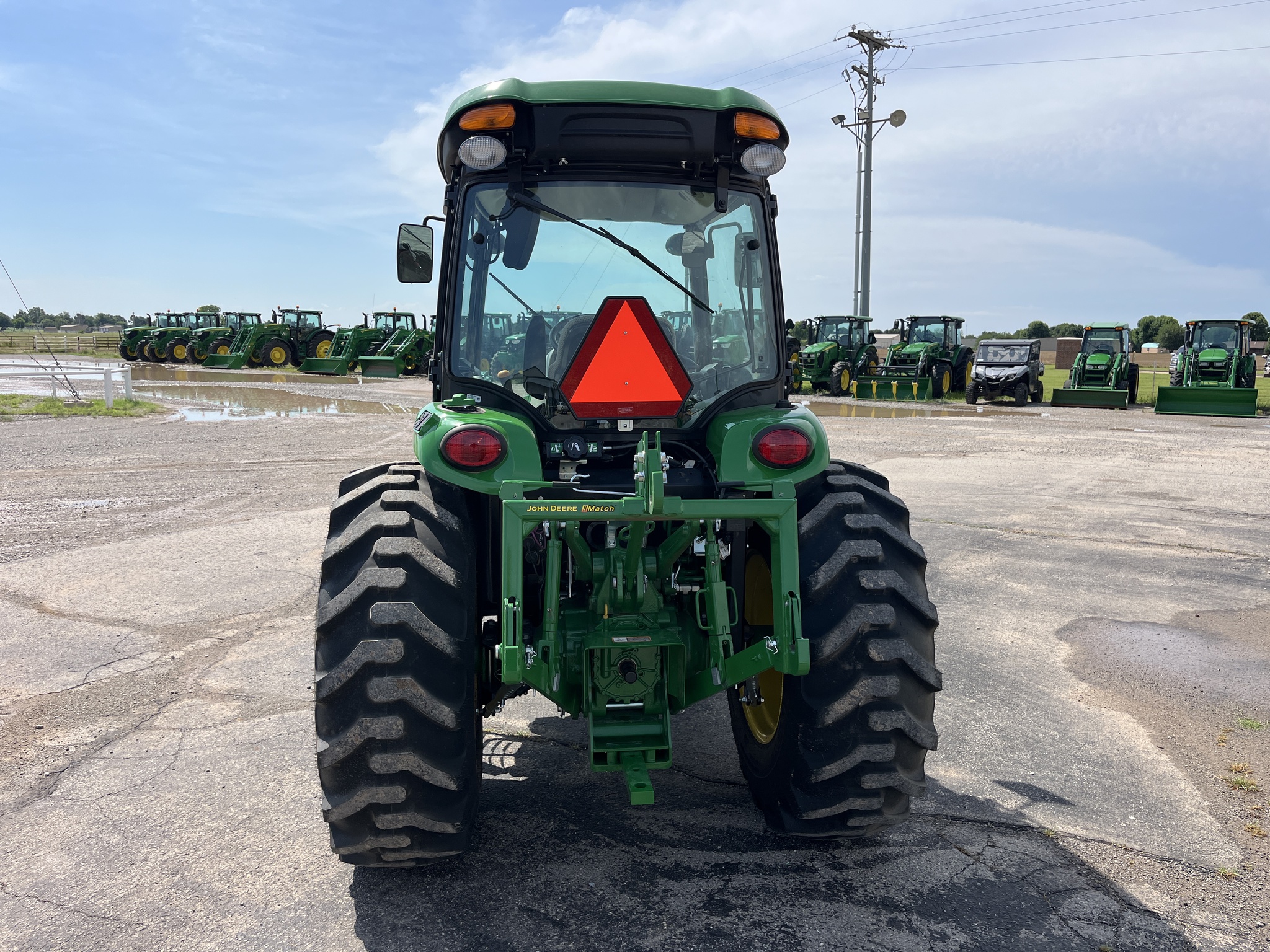 2023 John Deere 4066R Image 4