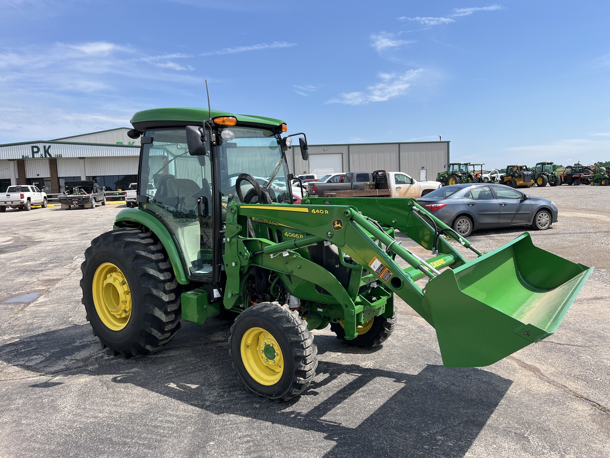 2023 John Deere 4066R Image 7