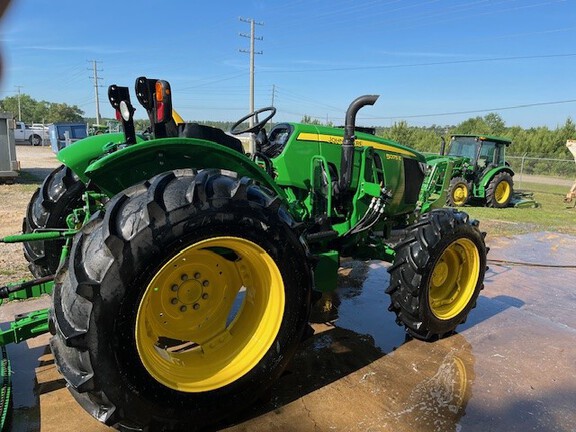 2022 John Deere 5075E Photo 2