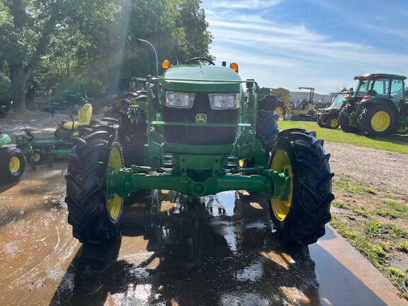 2022 John Deere 5075E Photo 3