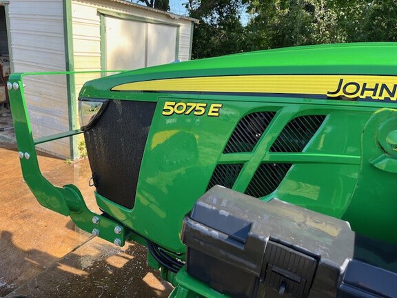 2022 John Deere 5075E Photo 7