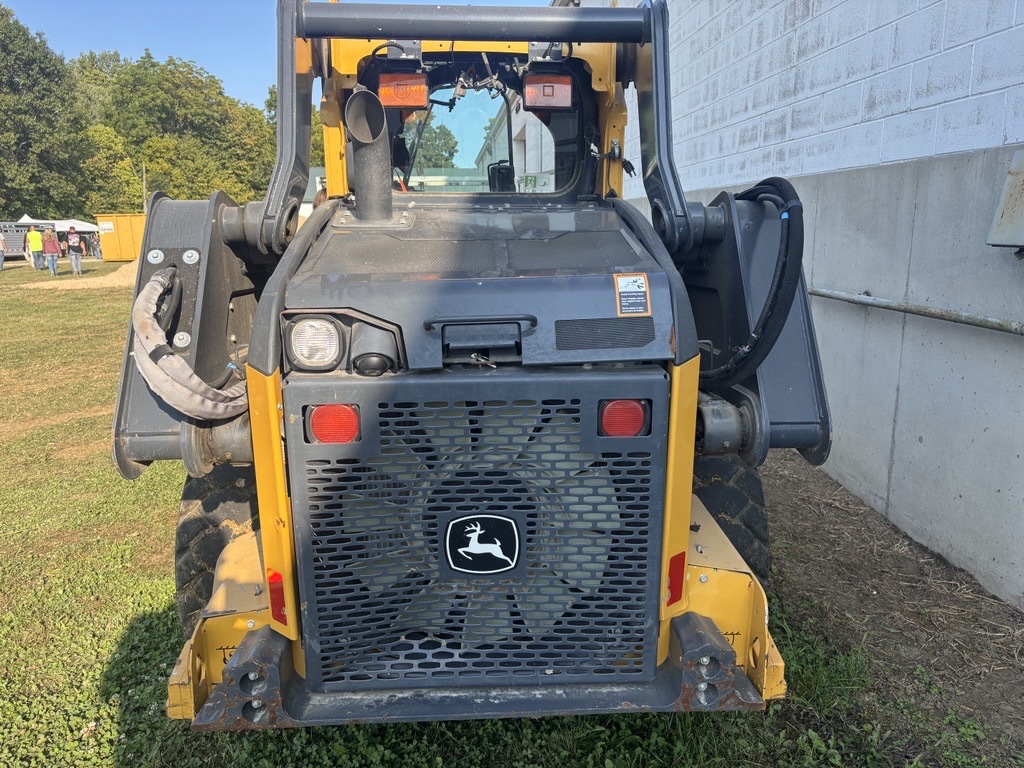 2021 John Deere 324G Image 3