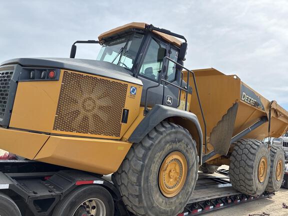 Photo of a 2020 John Deere 410E