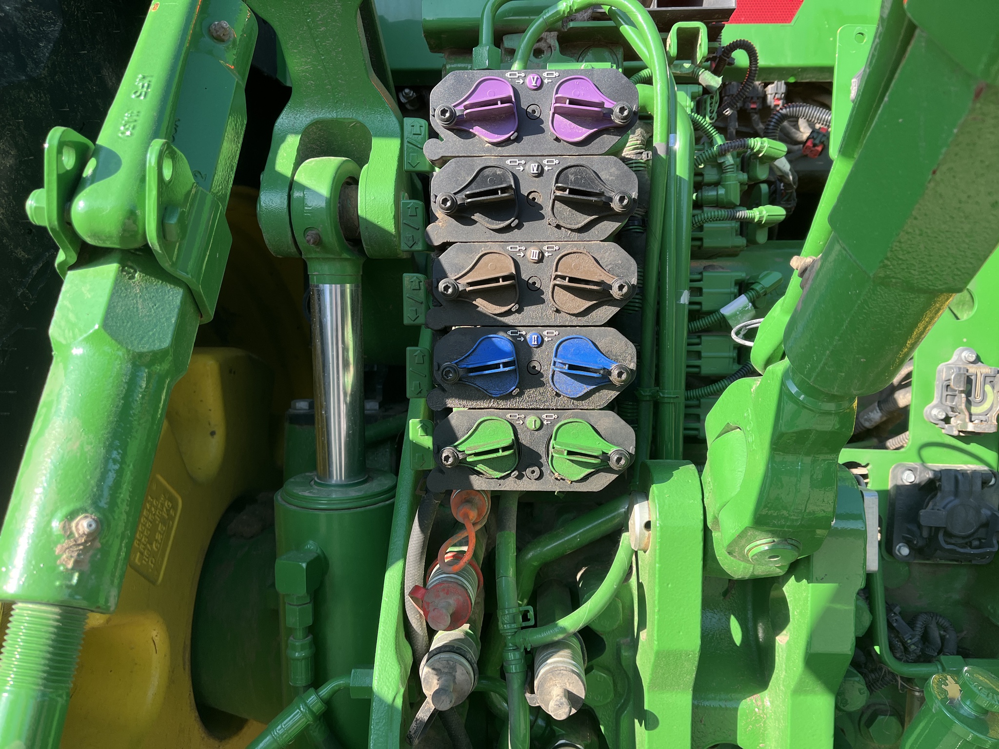  2024 John Deere 8R 370 at Heritage Tractor in Kewanee, IL