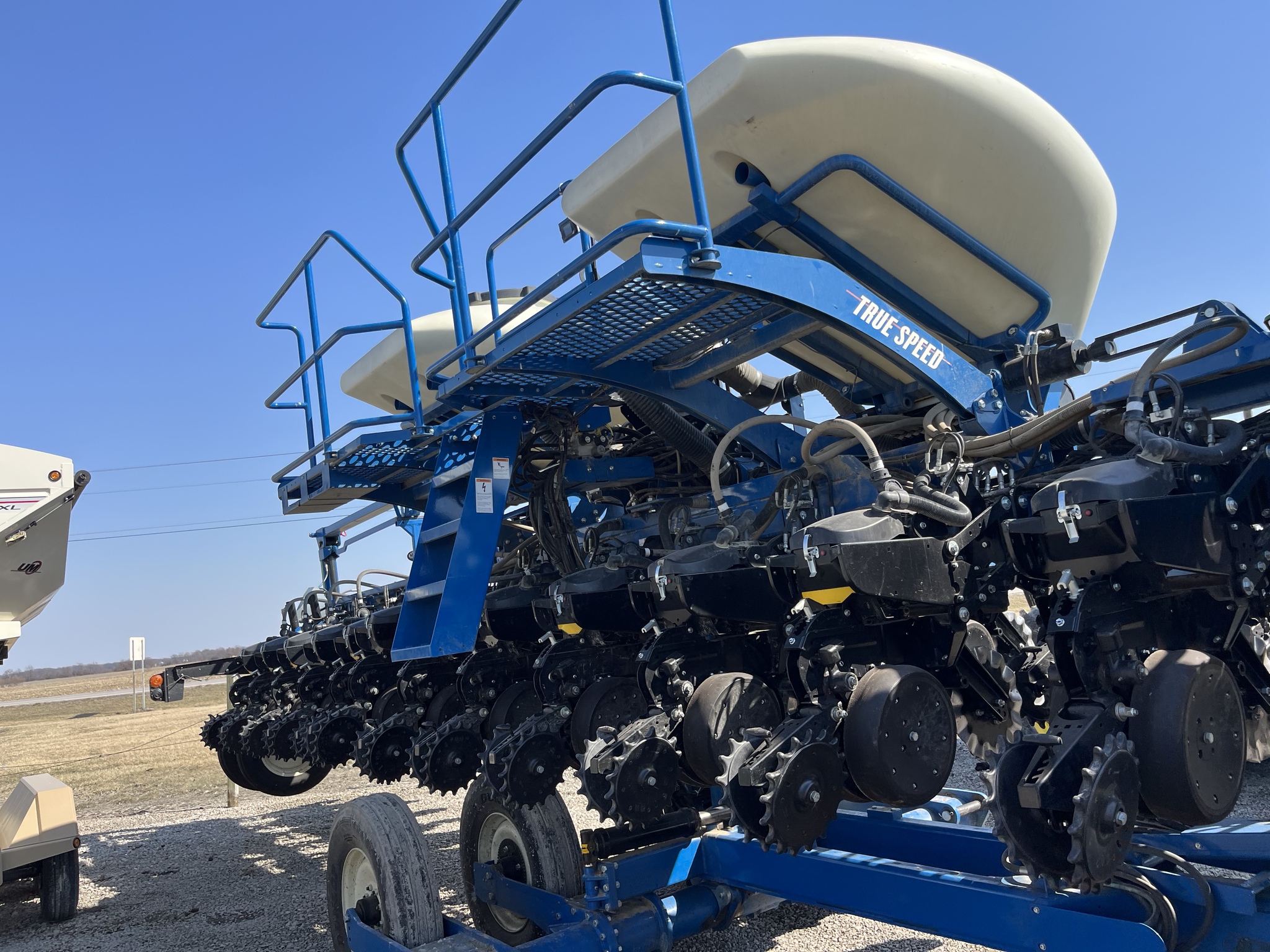 2023 Kinze 3665 Image 13
