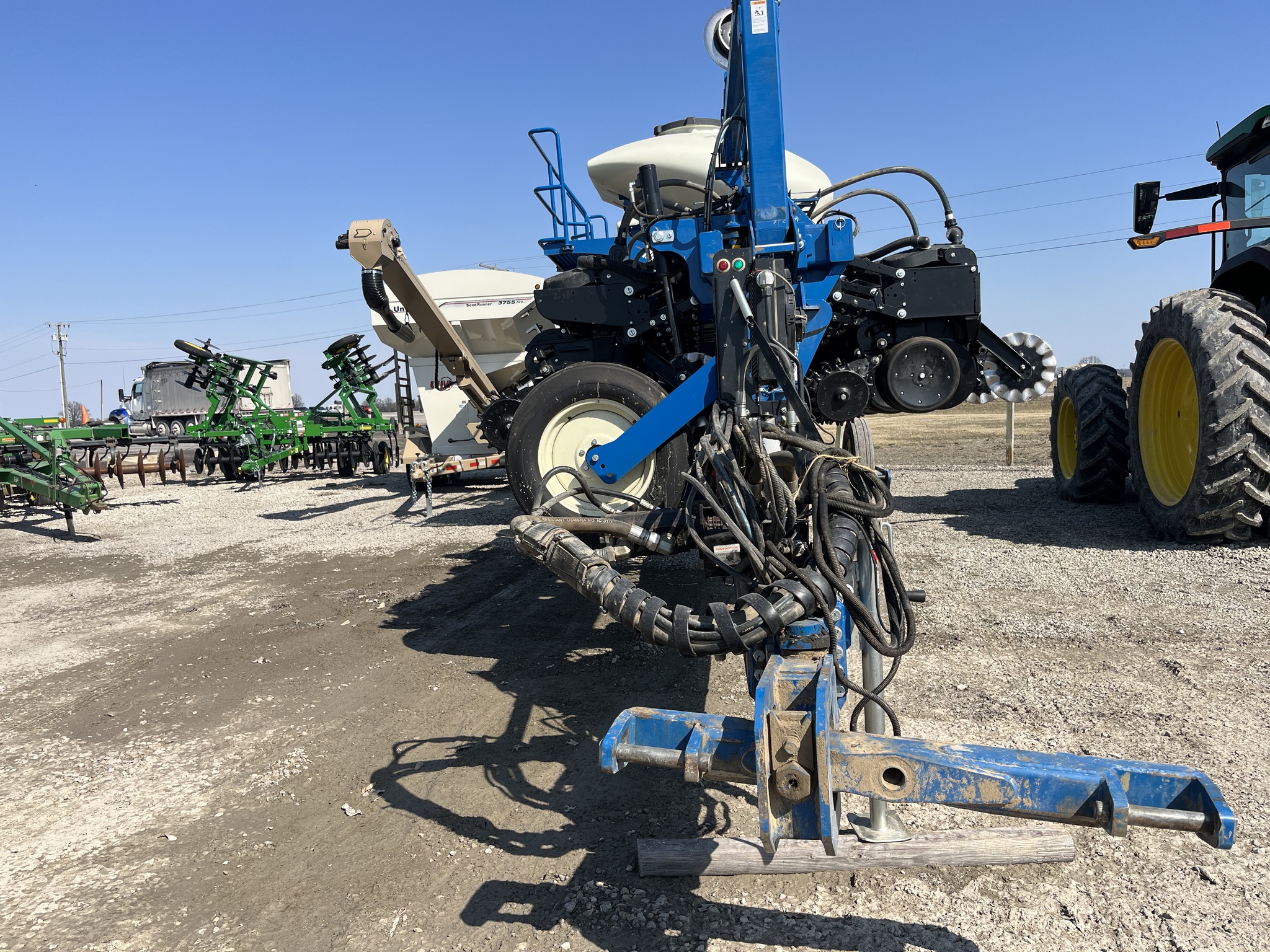 2023 Kinze 3665 Image 4