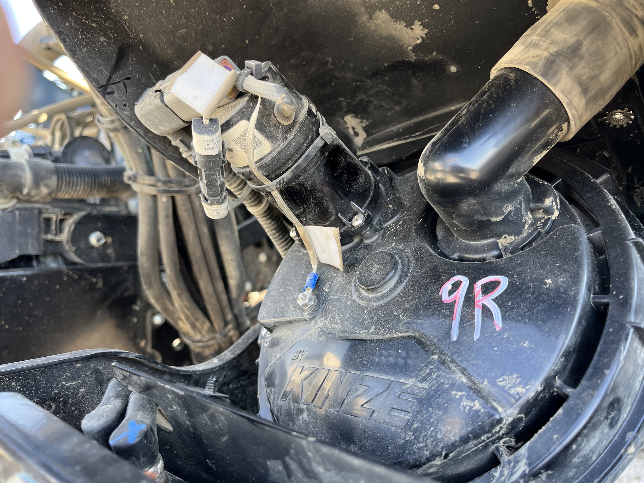 2023 Kinze 3665 Image 3