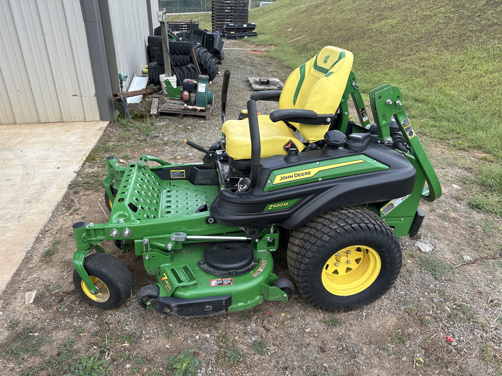 2023 John Deere Z920M Image 2
