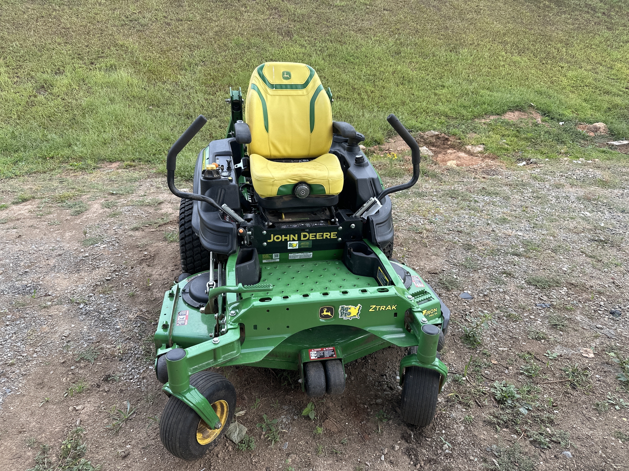 2023 John Deere Z920M Image 3