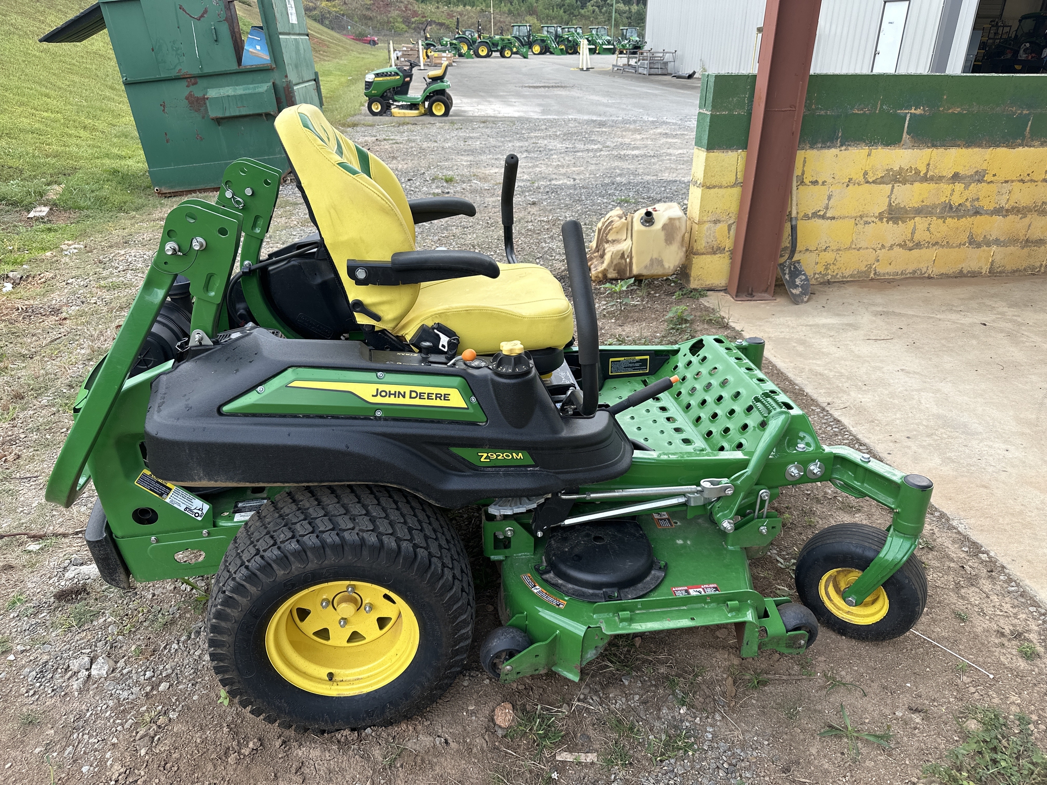 2023 John Deere Z920M Image 5