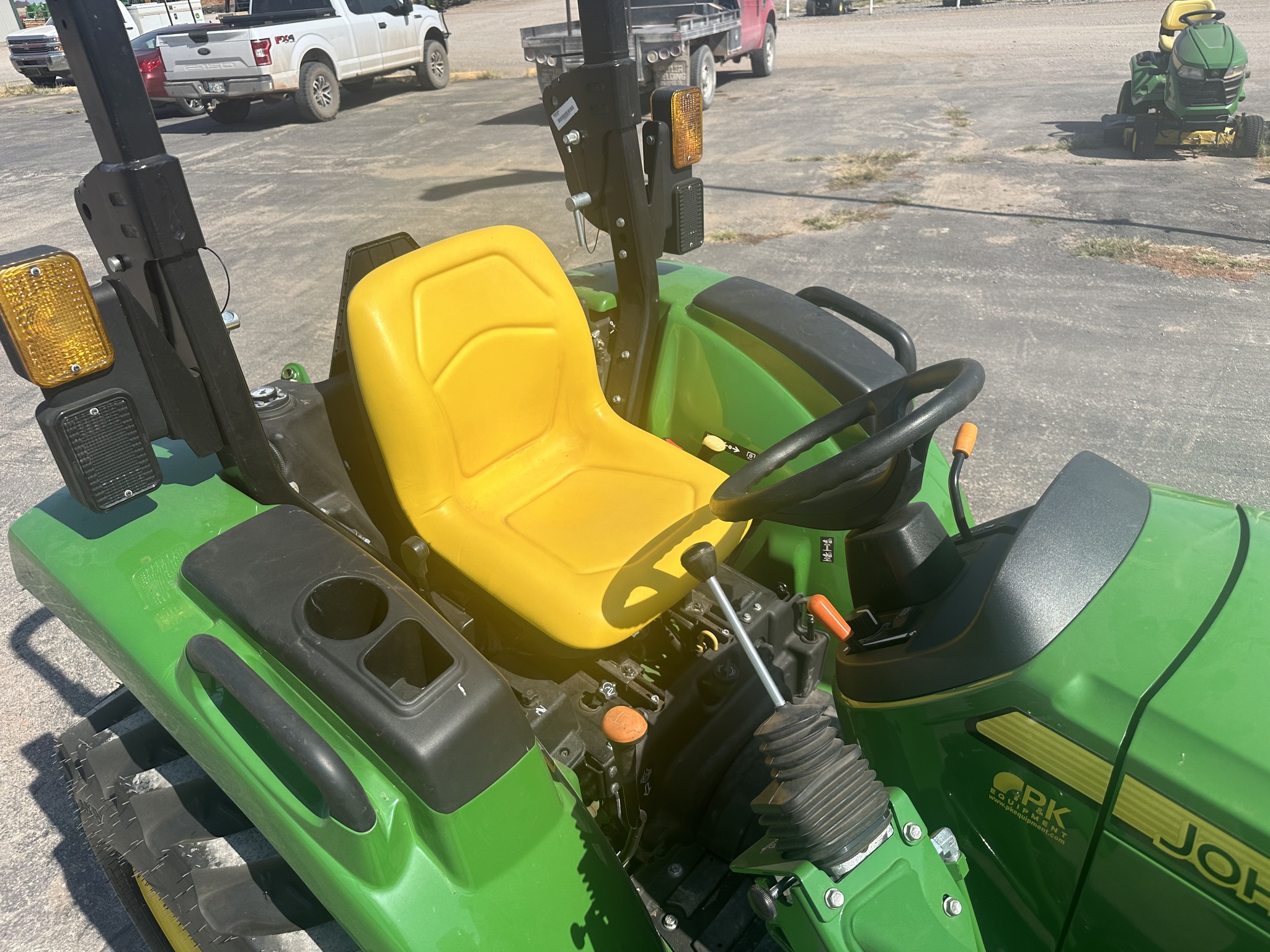 2022 John Deere 3025D Image 10