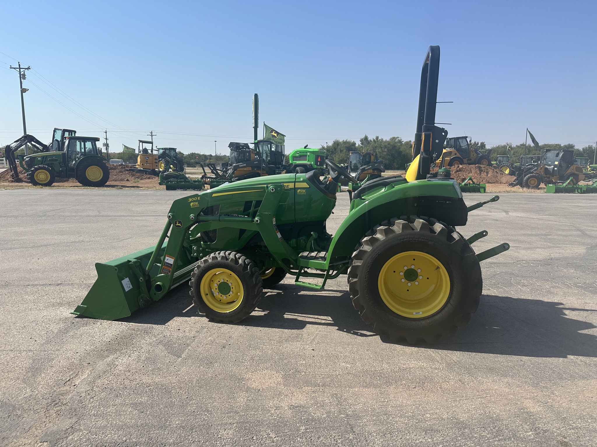 2022 John Deere 3025D Image 11