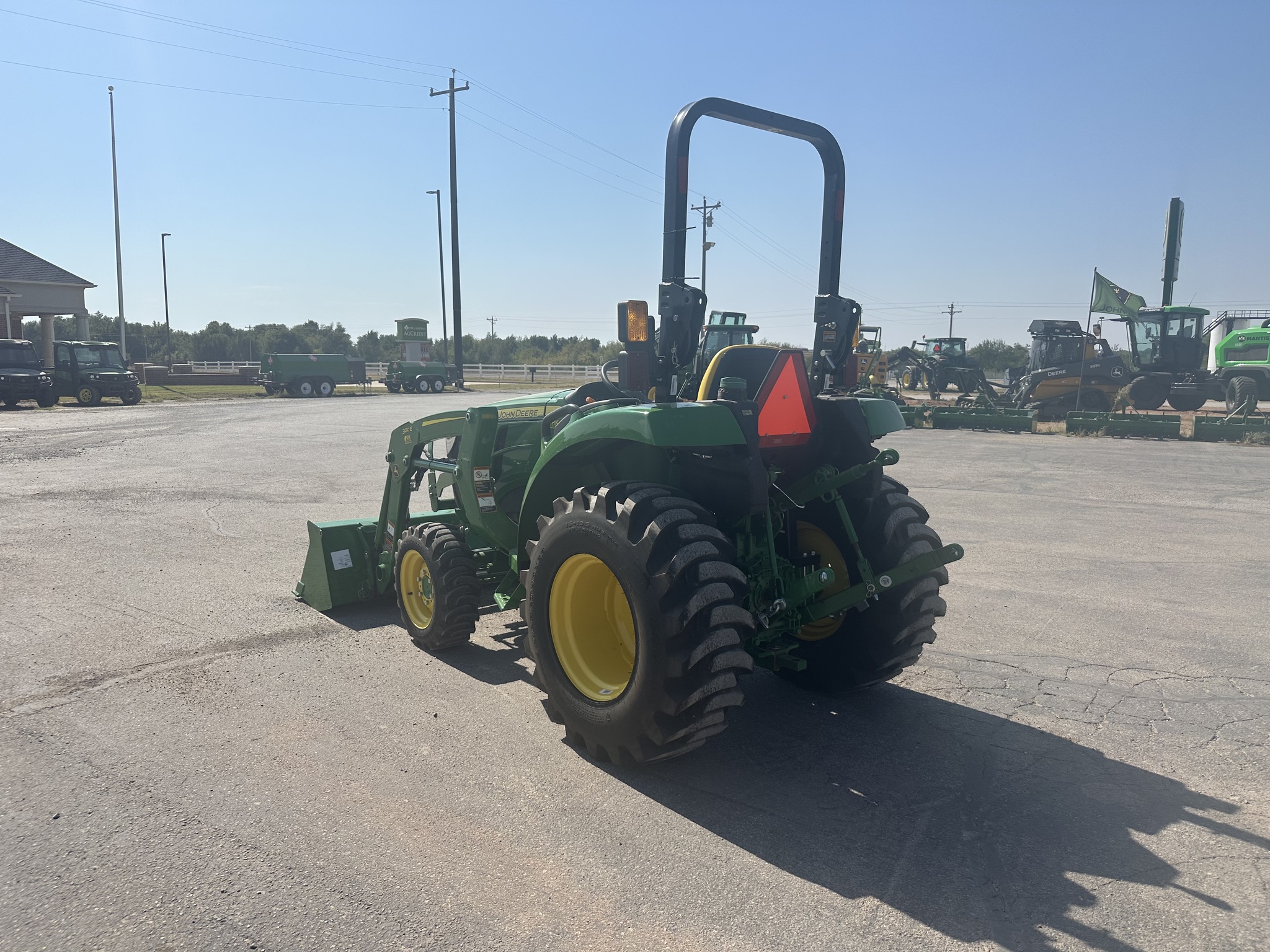 2022 John Deere 3025D Image 12