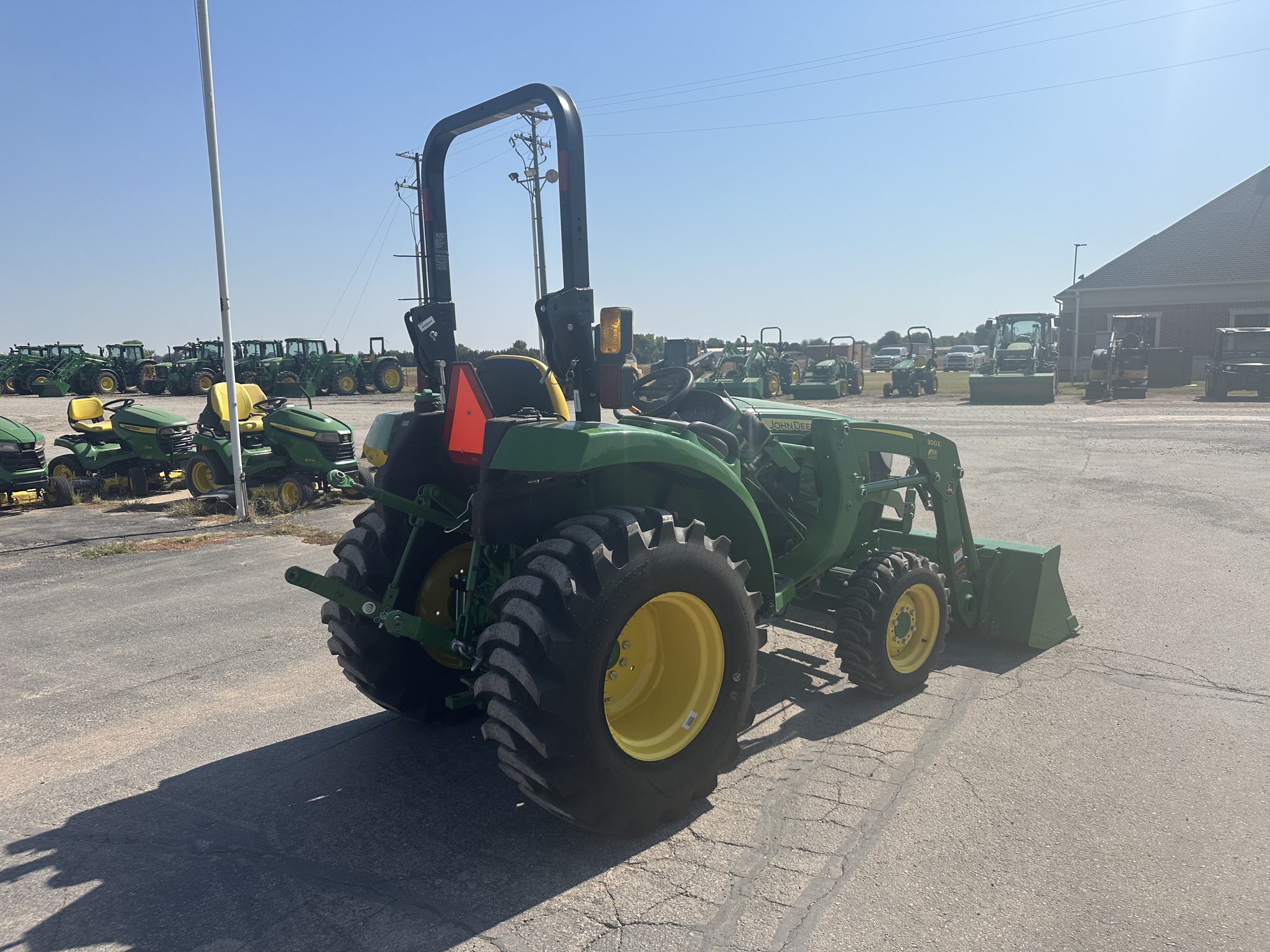 2022 John Deere 3025D Image 14