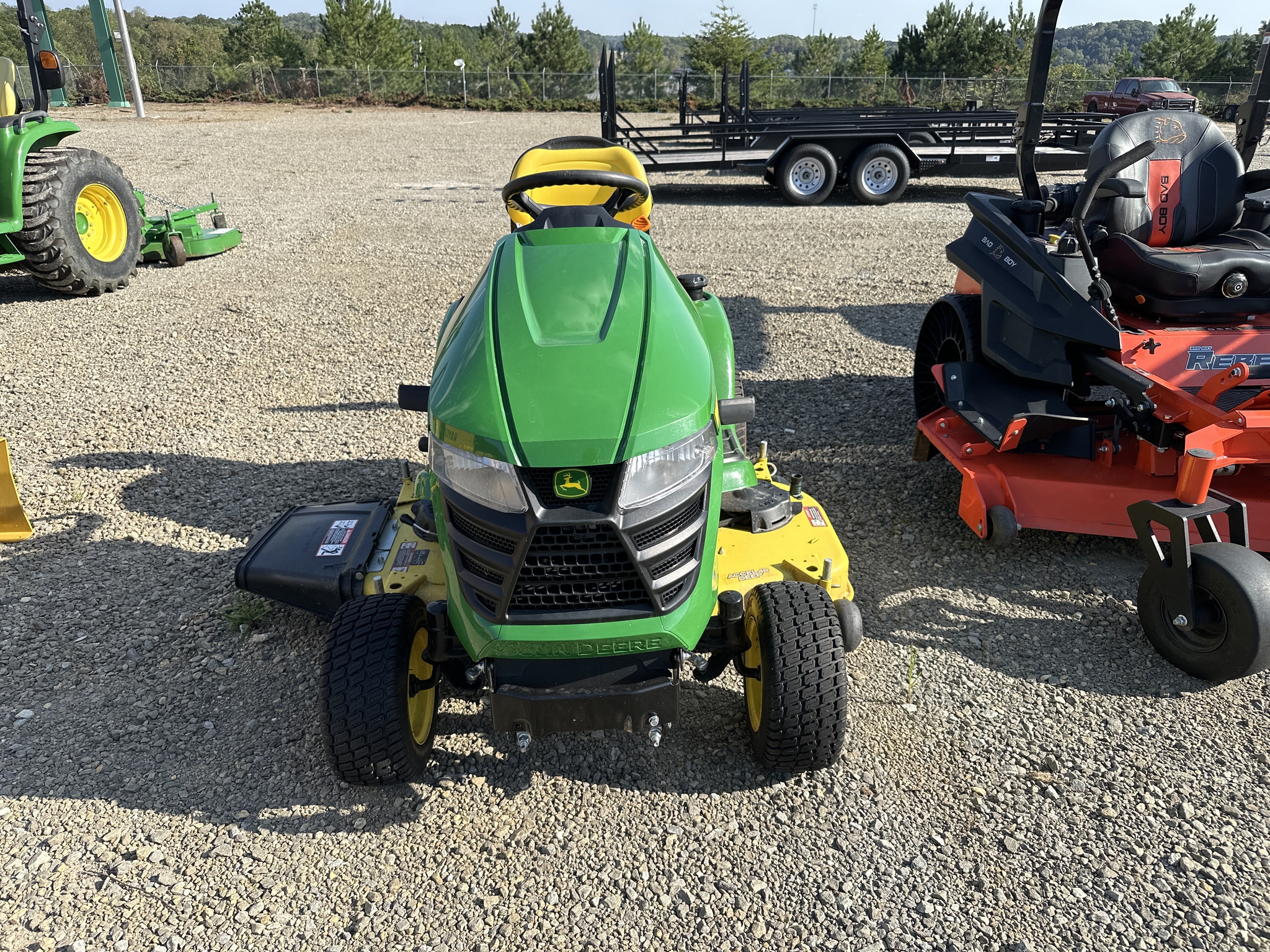 2017 John Deere x380 Image 4