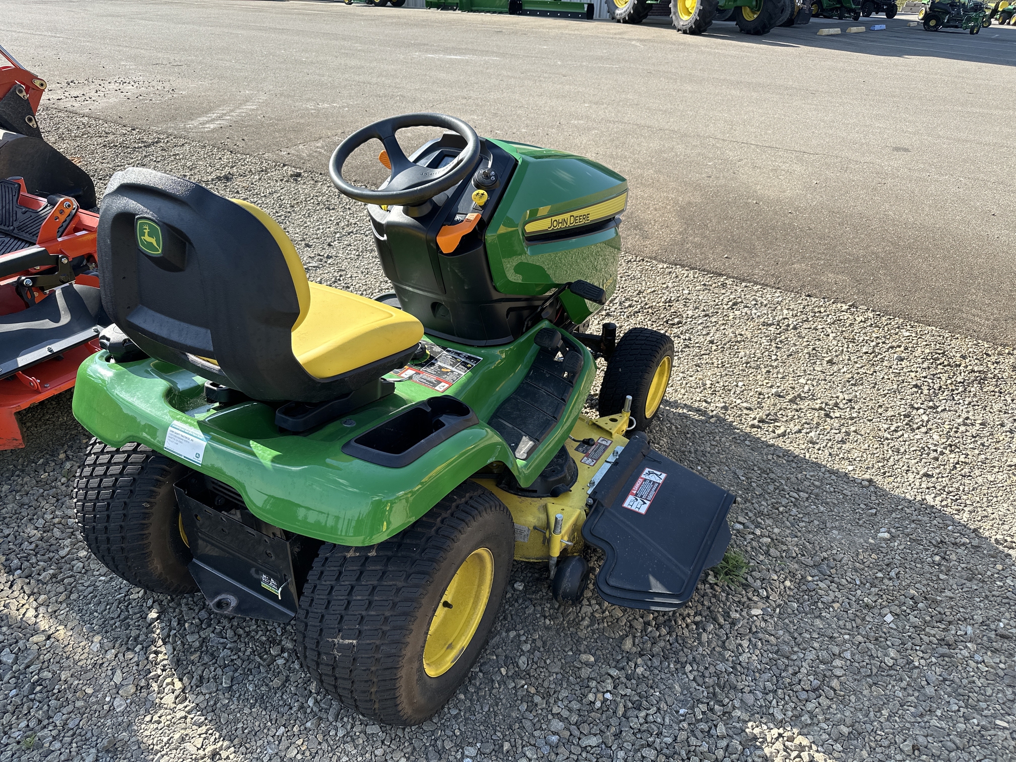 2017 John Deere x380 Image 5