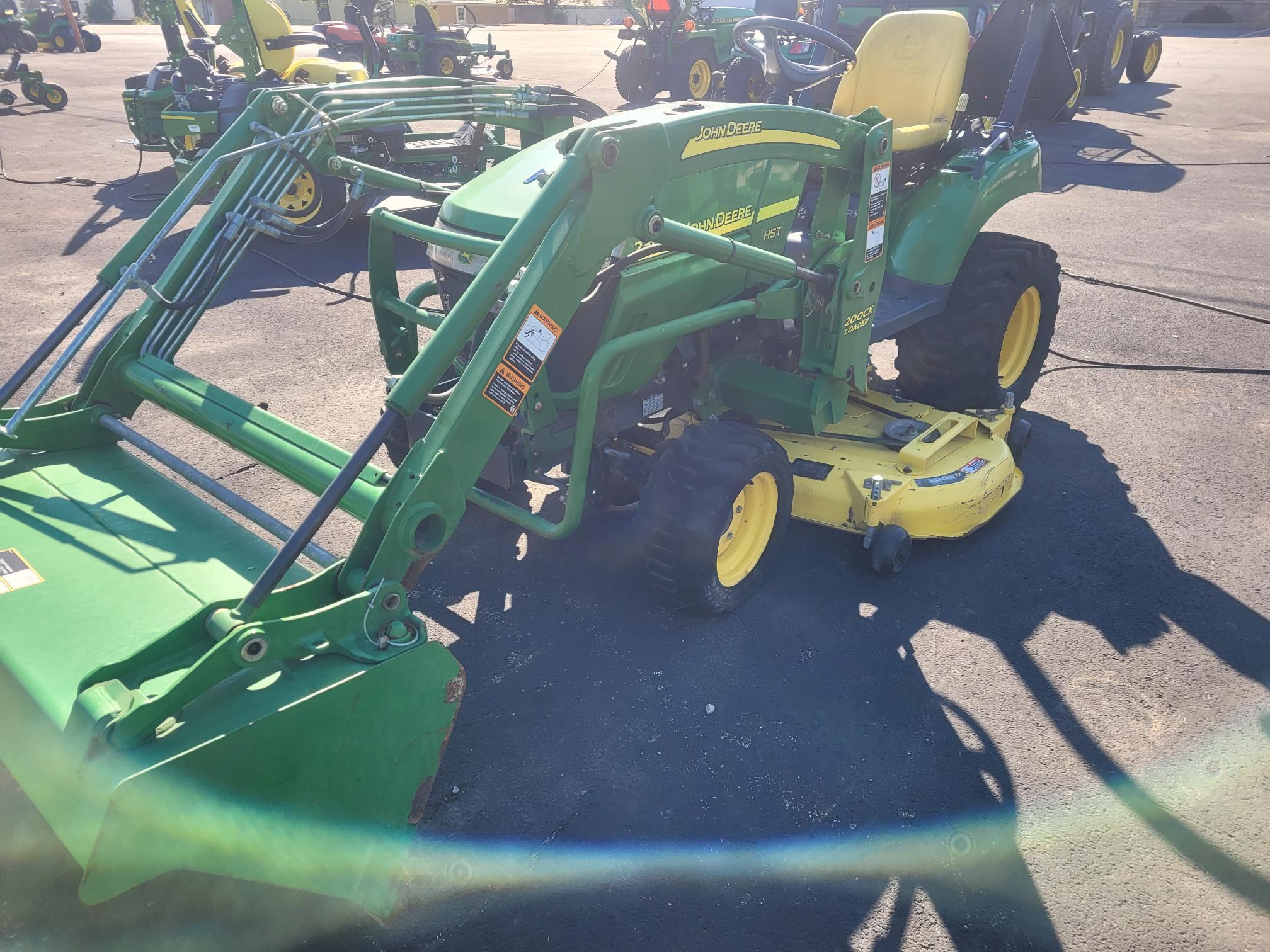 2009 John Deere 2305 Image 3