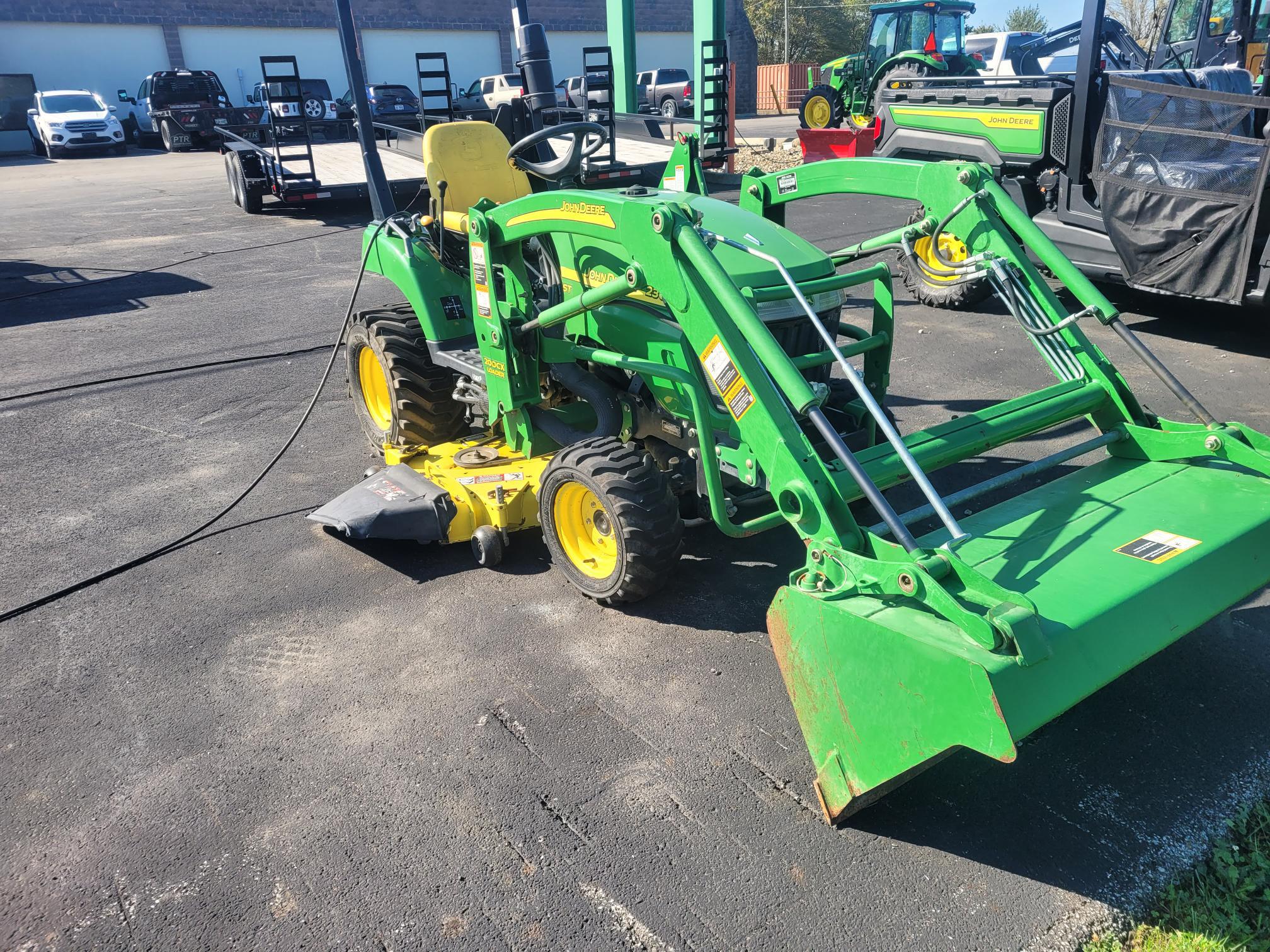 2009 John Deere 2305 Image 2