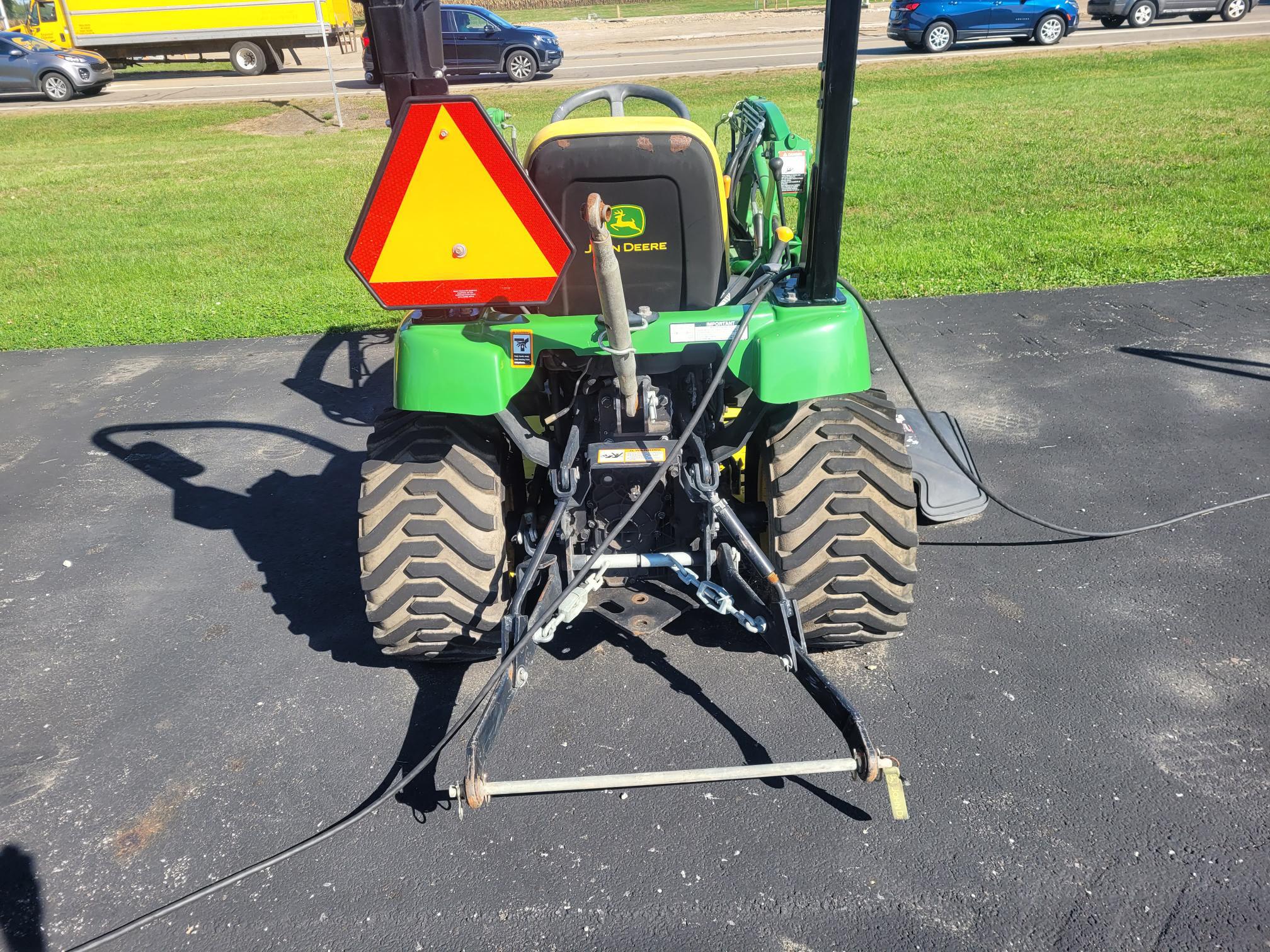 2009 John Deere 2305 Image 5