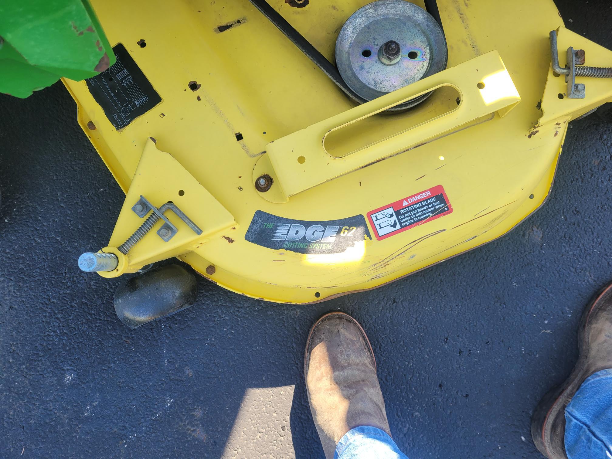 2009 John Deere 2305 Image 6