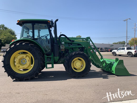 Photo of 2023 John Deere 6105E