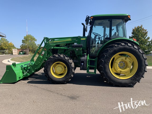 Photo of 2023 John Deere 6105E