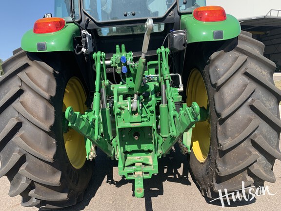 Photo of 2023 John Deere 6105E