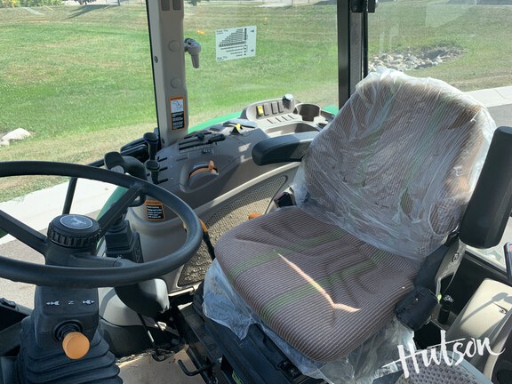 Photo of 2023 John Deere 6105E