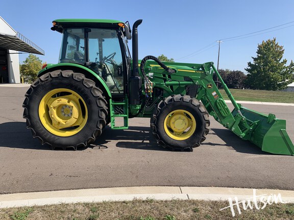 Photo of 2023 John Deere 6105E