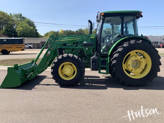 Photo of 2023 John Deere 6105E