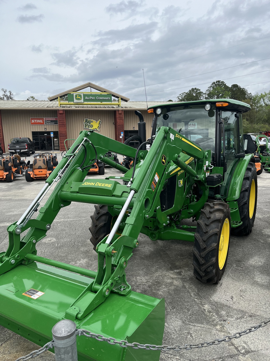 2025 John Deere 5075E Image 4