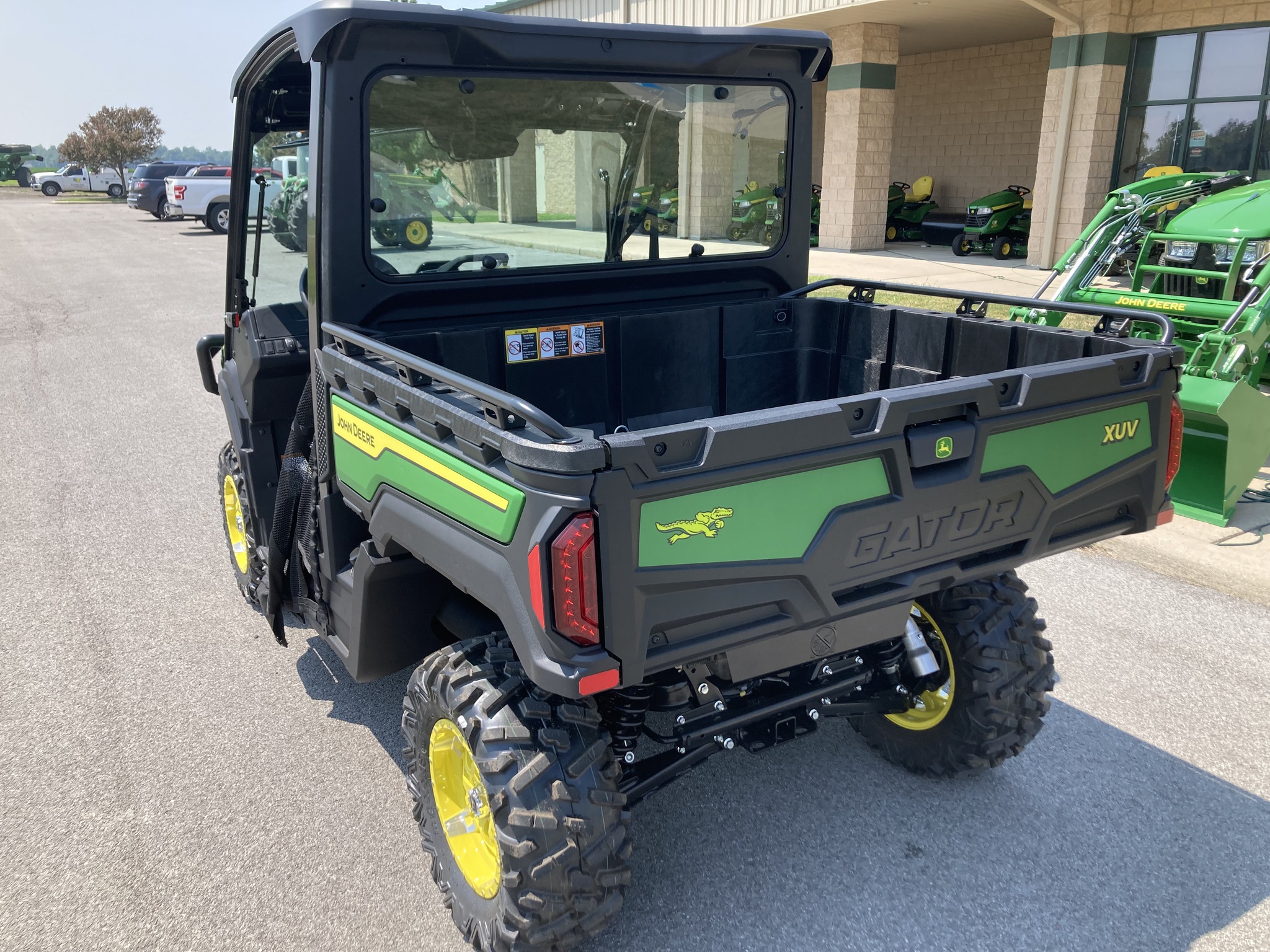 2025 John Deere 845M Image 4
