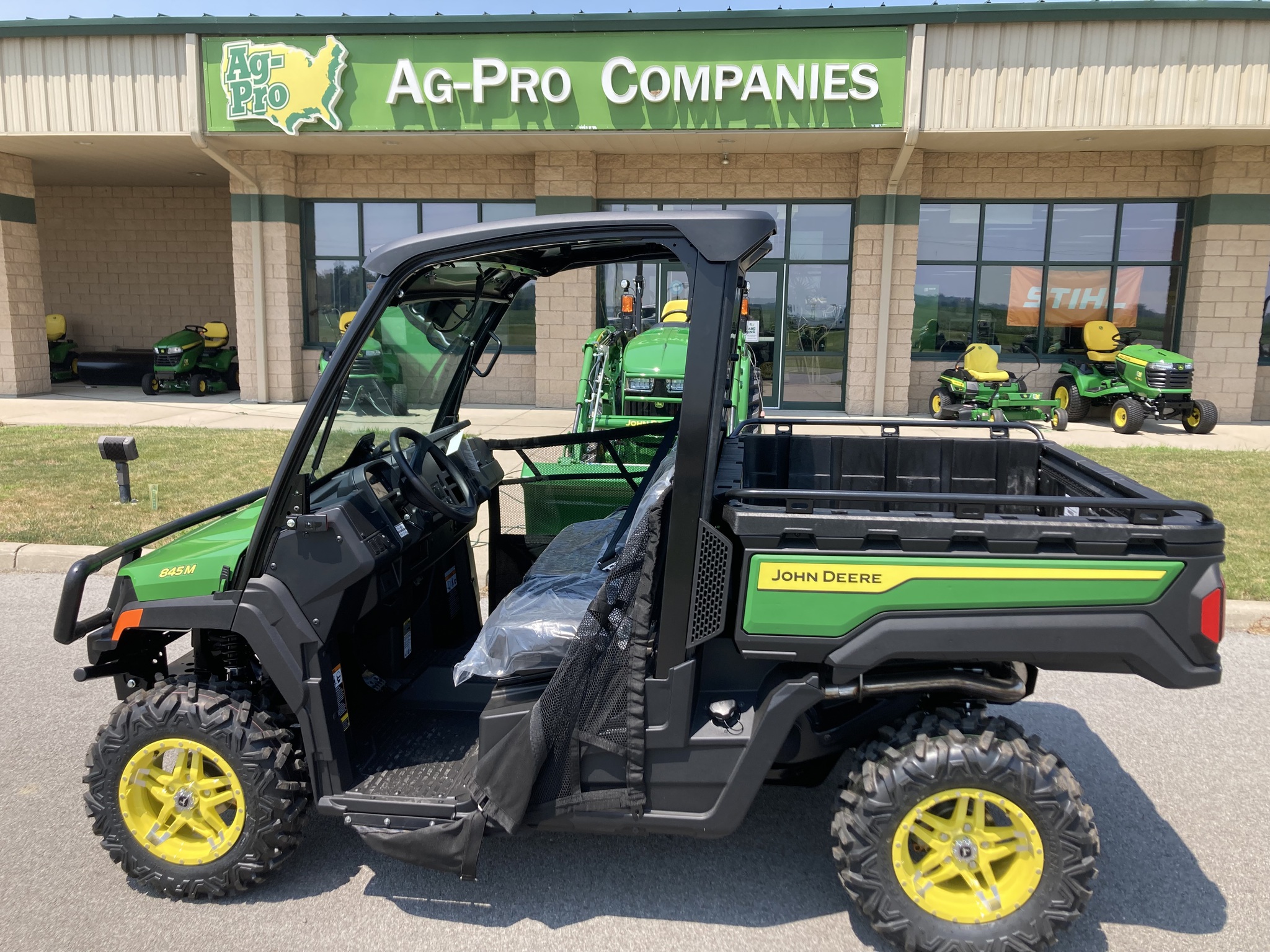 2025 John Deere 845M Image 3