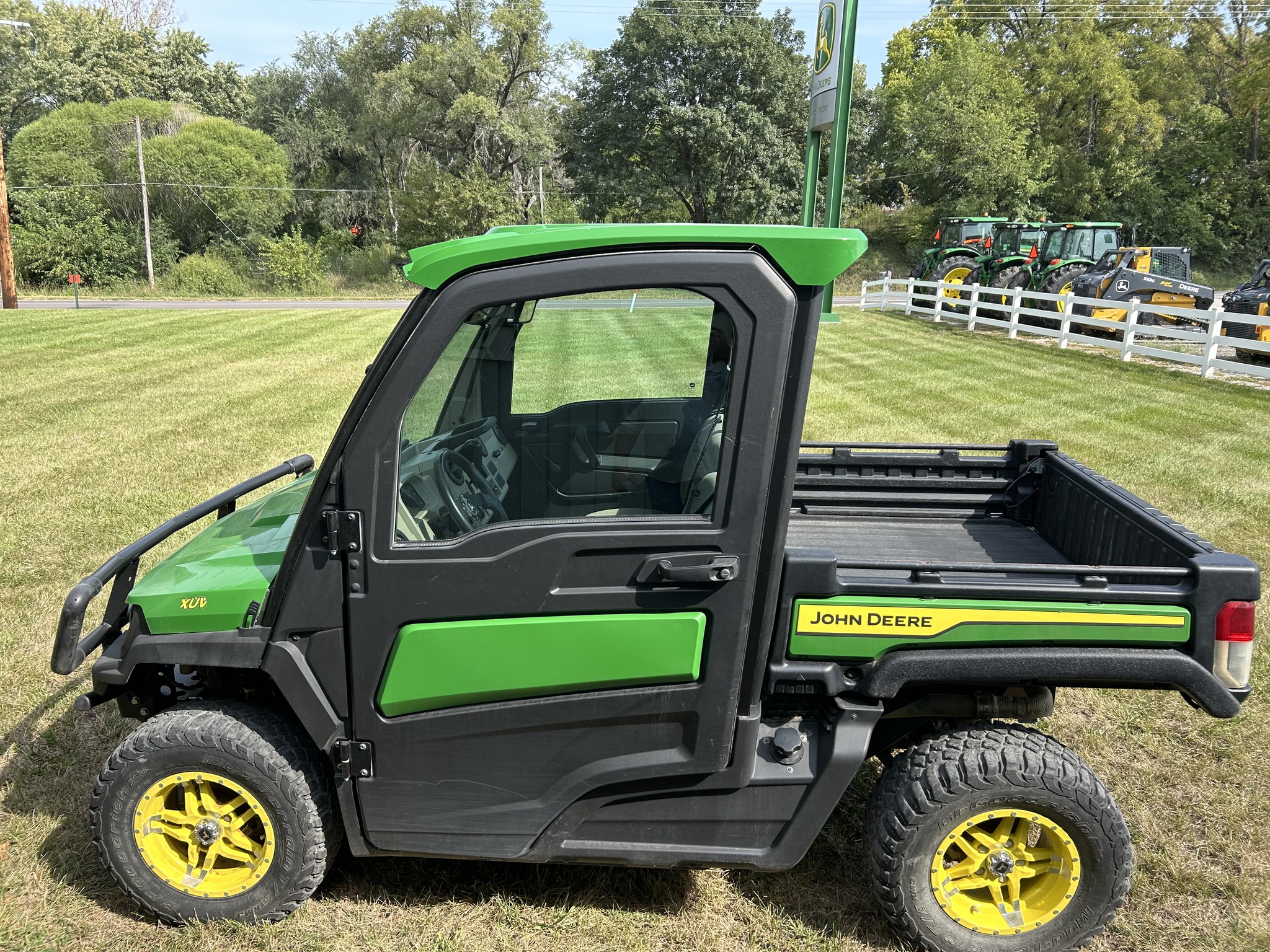  2022 John Deere XUV 835R at Heritage Tractor in Atchison, KS