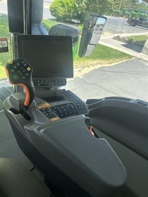 2024 John Deere 800R Image 21