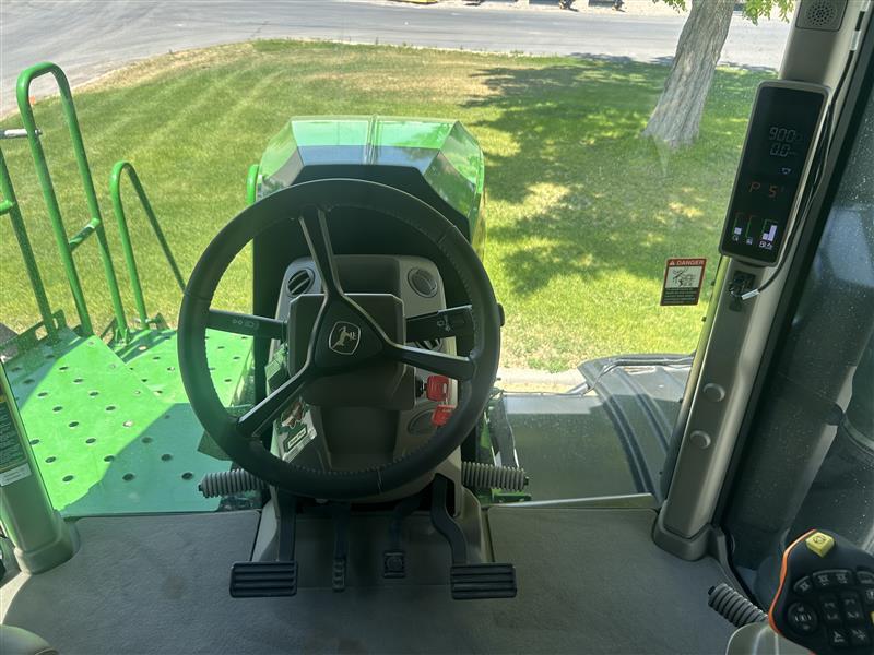 2024 John Deere 800R Image 30