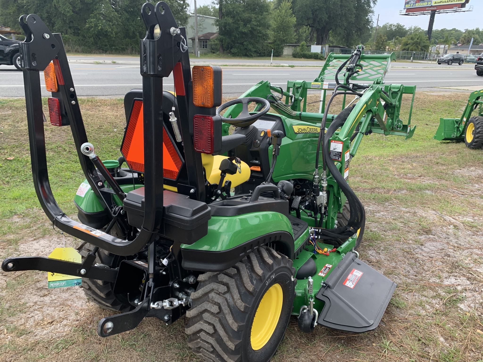 2024 John Deere 1025R Image 4