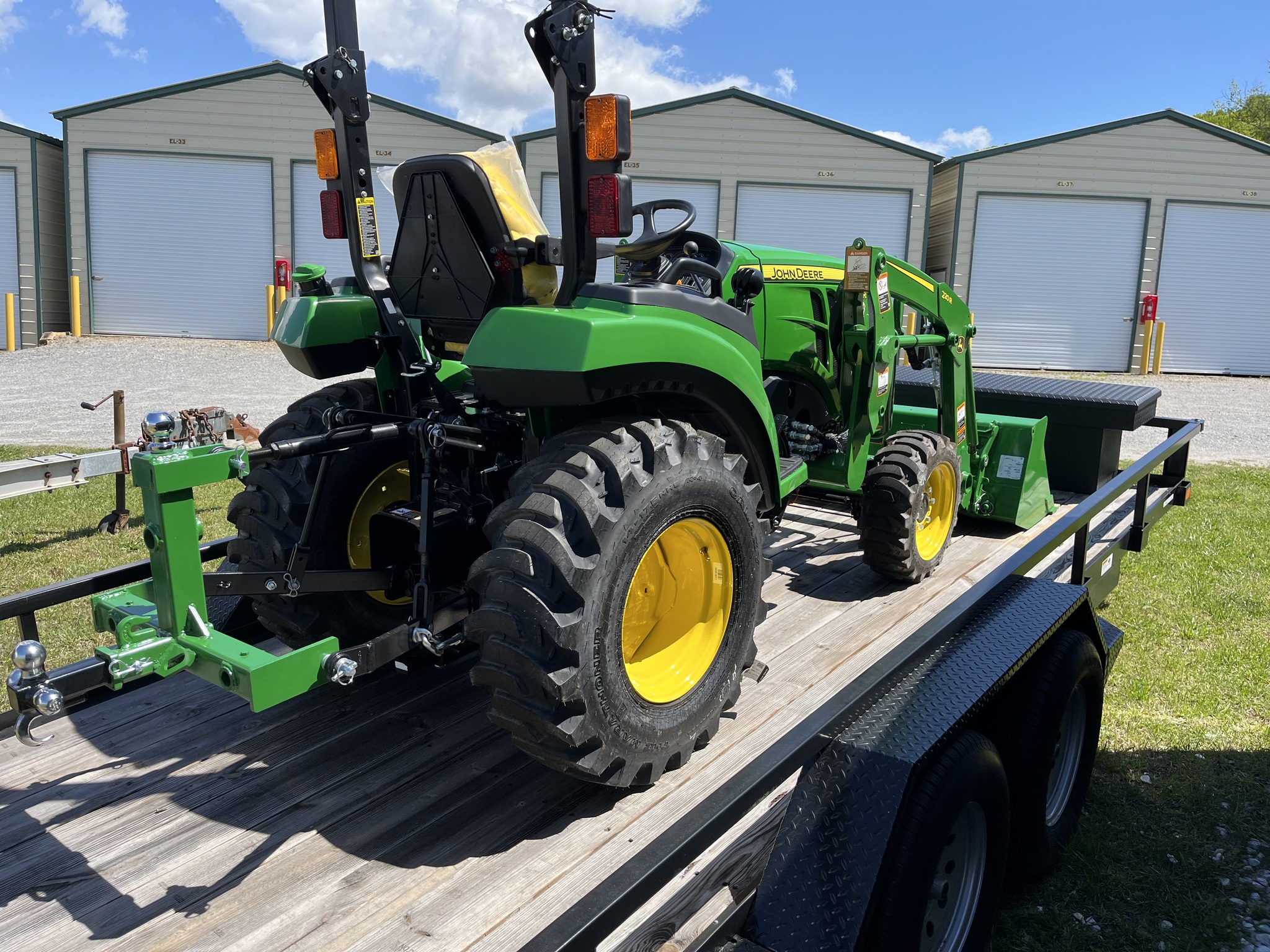 2024 John Deere 2038R Image 4