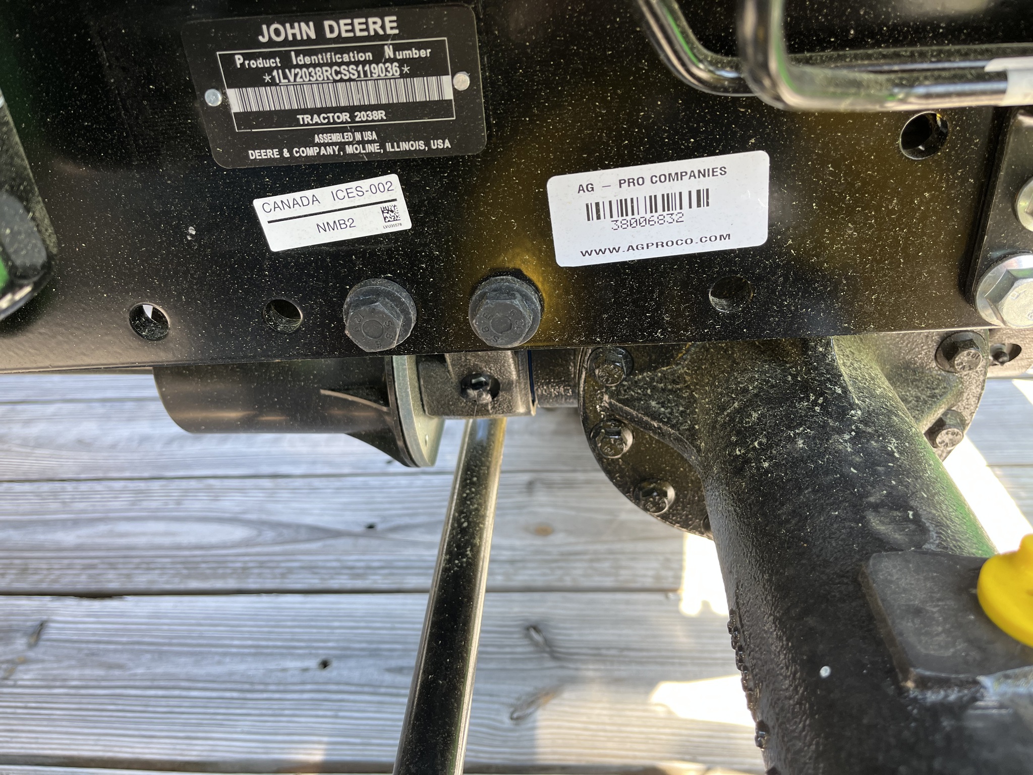2024 John Deere 2038R Image 5