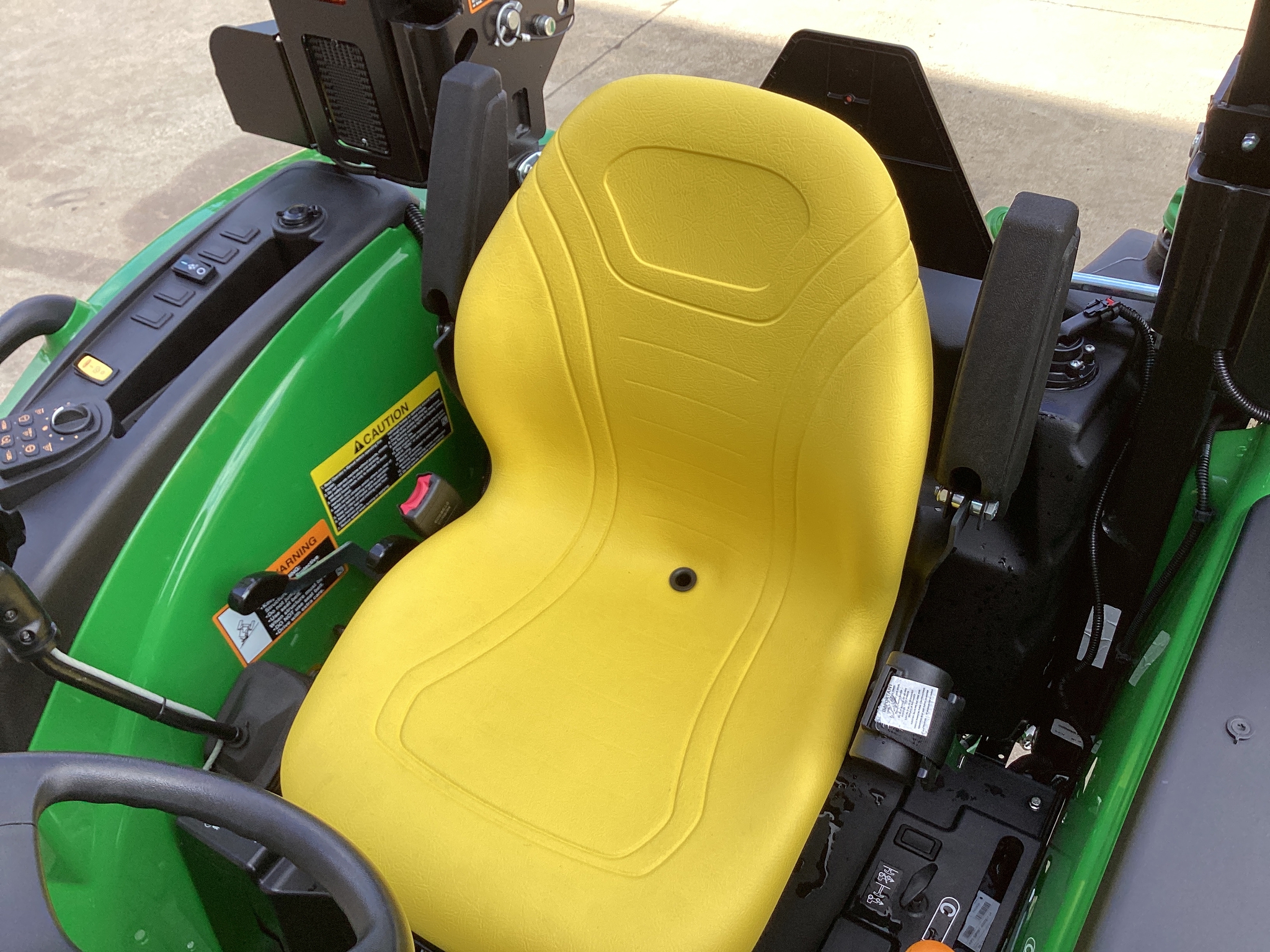 2025 John Deere 4066M Image 12