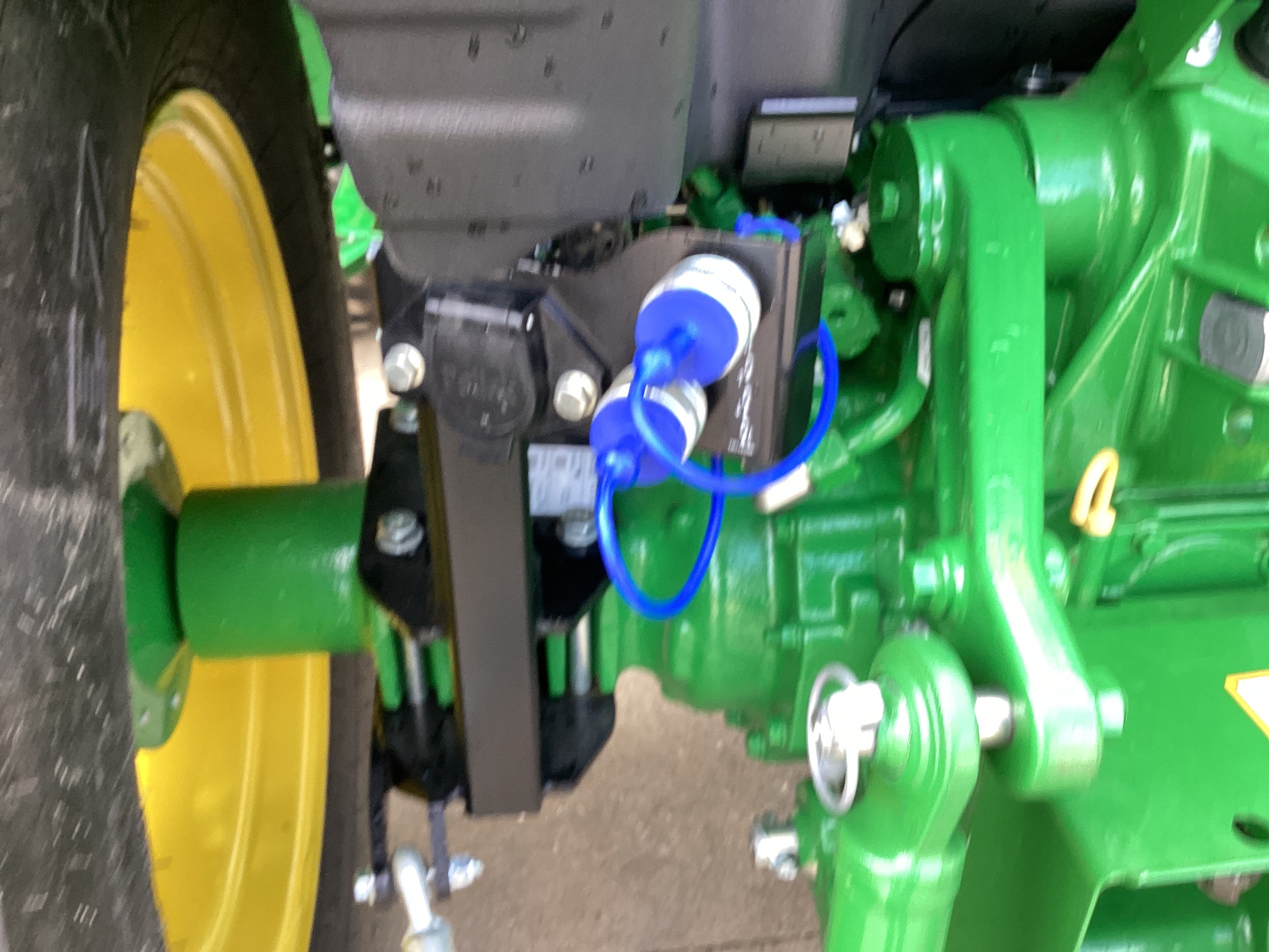 2025 John Deere 4066M Image 11