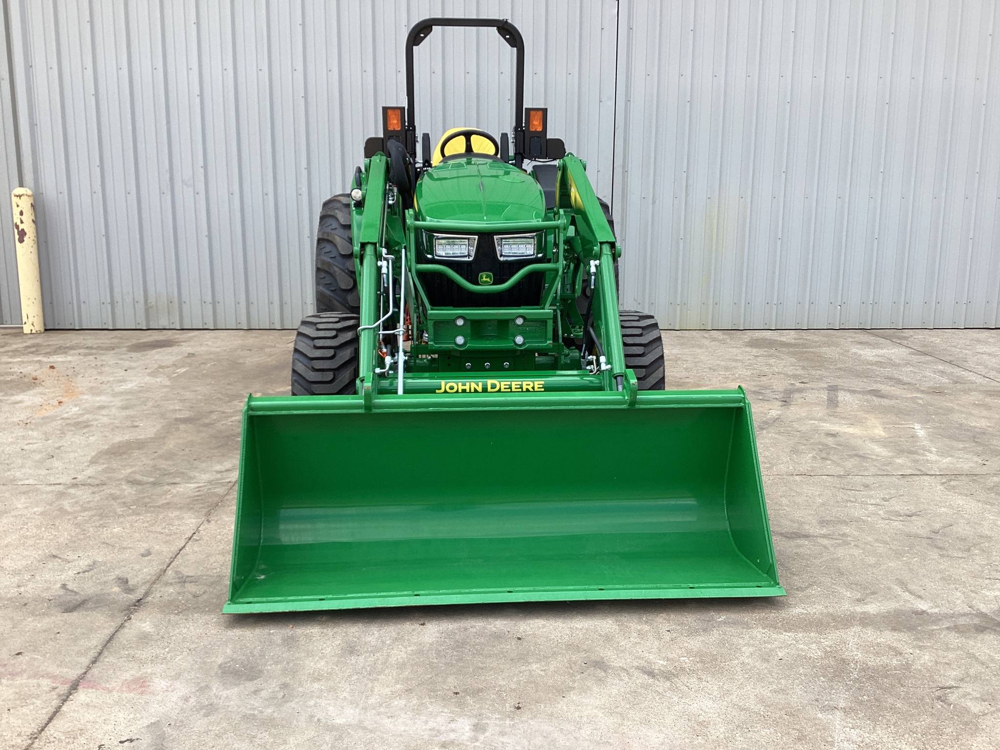 2025 John Deere 4066M Image 3