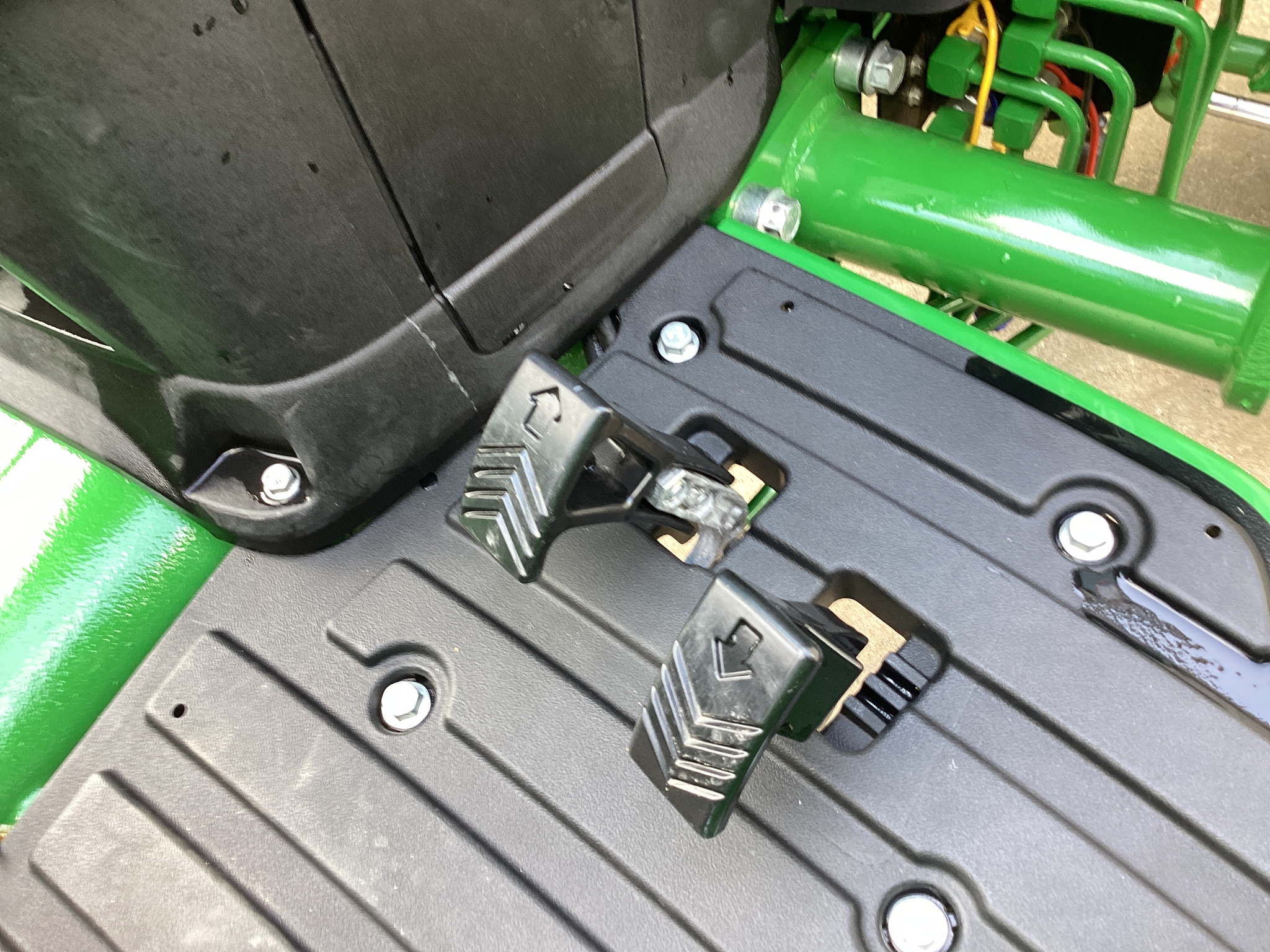 2025 John Deere 4066M Image 16