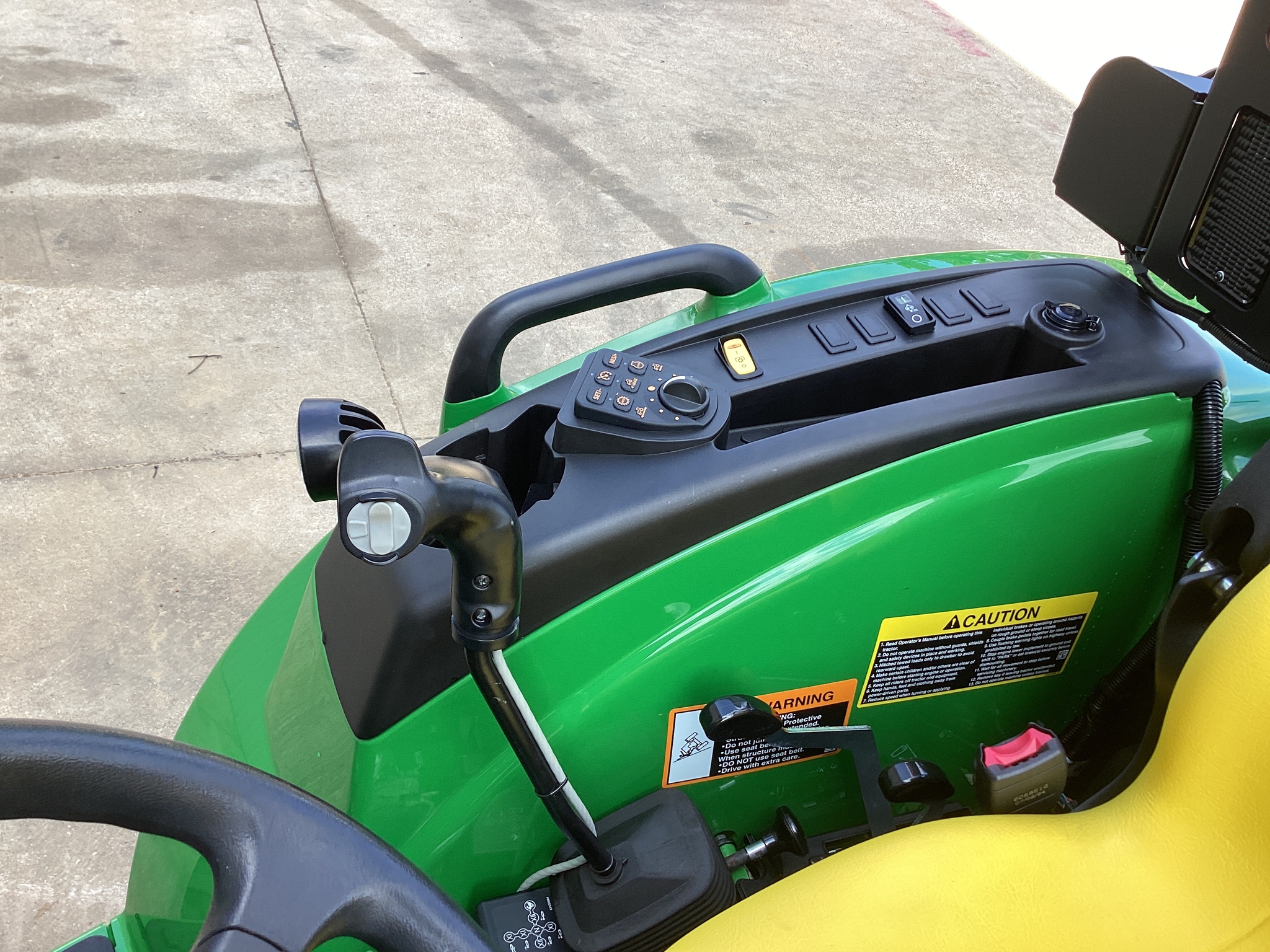 2025 John Deere 4066M Image 14