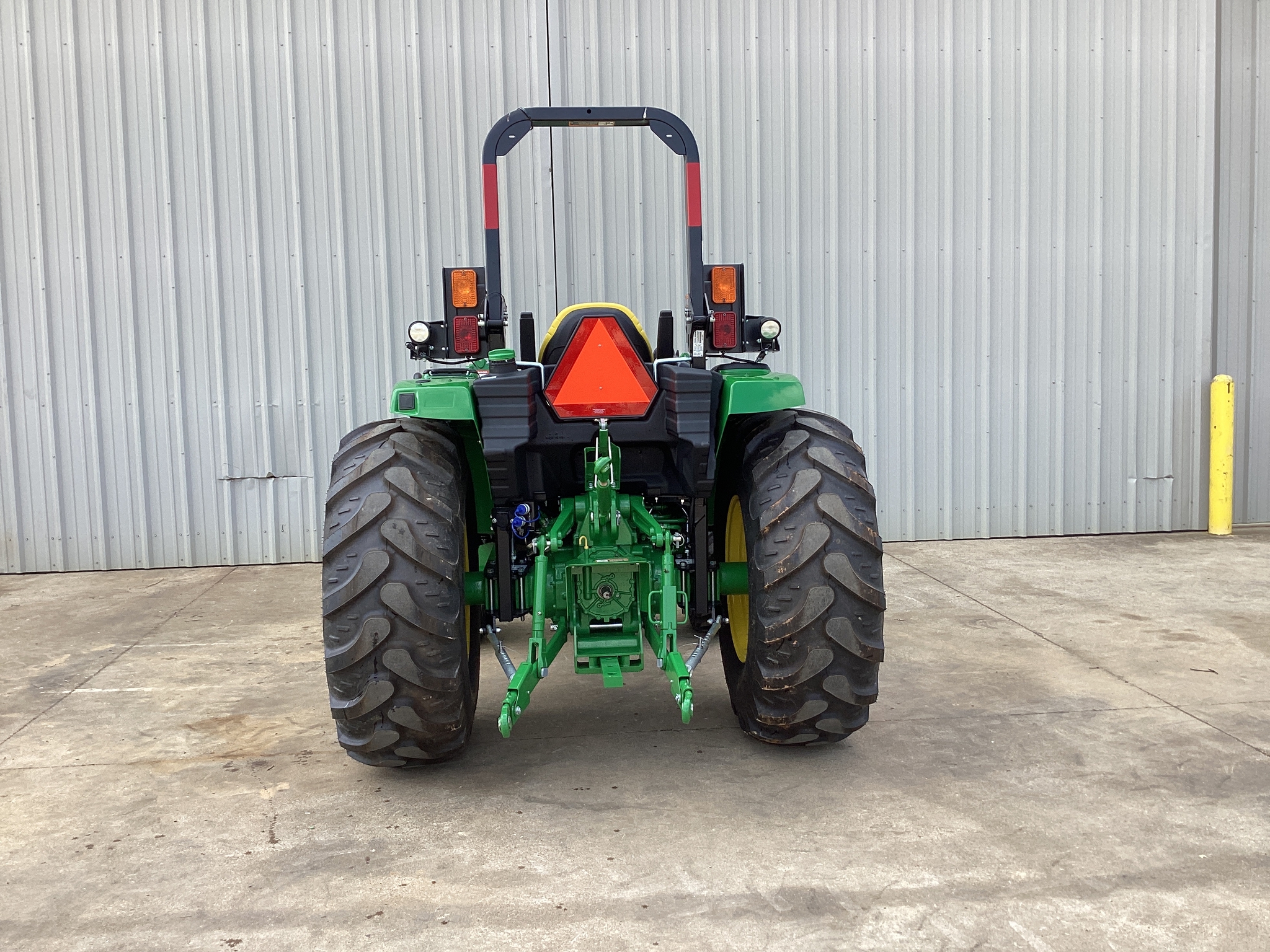 2025 John Deere 4066M Image 4