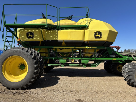 Used 2014 John Deere 1870 Air Drills and Seeders at Horizon Ag & Turf in Lloydminster, AB - Photo4