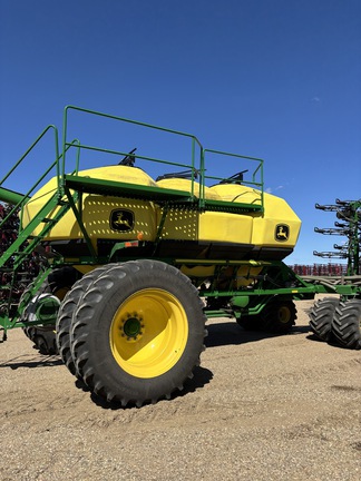 Used 2014 John Deere 1870 Air Drills and Seeders at Horizon Ag & Turf in Lloydminster, AB - Photo5